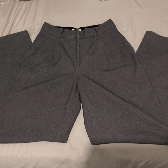 Aritzia Babaton pleated Straight-Leg Pants is available for purchase on au  PAY Market - Imported Goods Online Store Co.Ltd. | au PAY Market